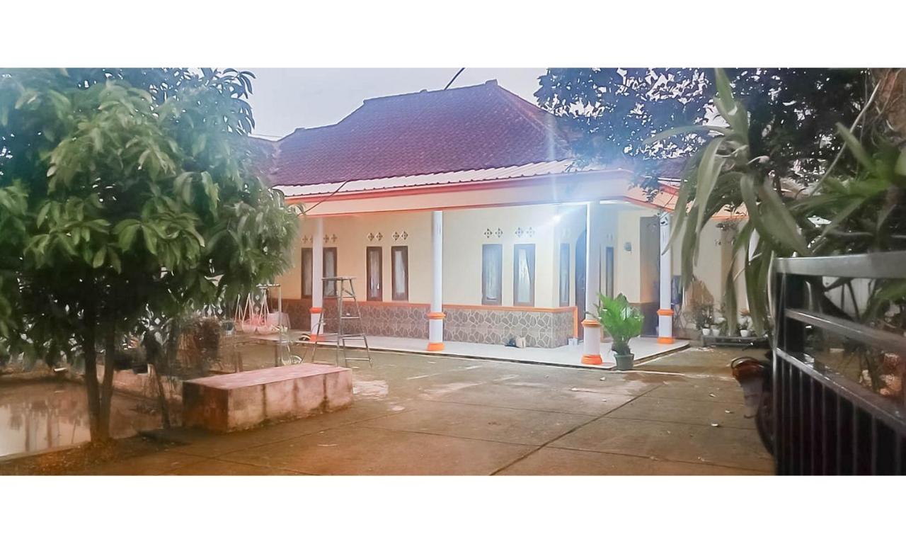 Homestay Bukit Pamoyanan 2 Redpartner Bukanagara Esterno foto